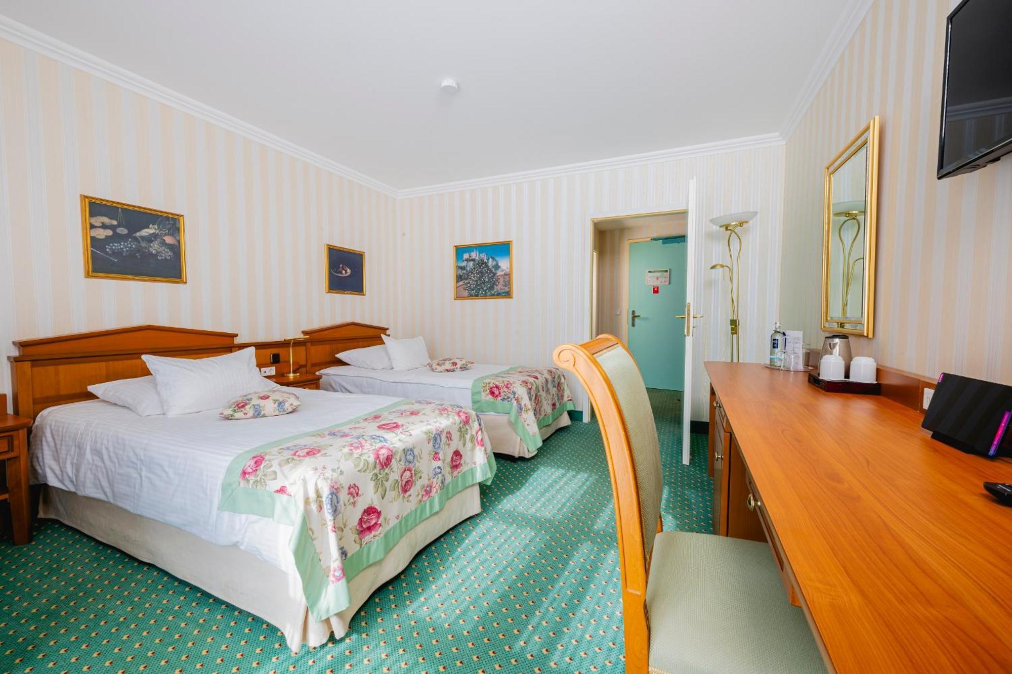 Hotel Am Schlosspark Гота Экстерьер фото